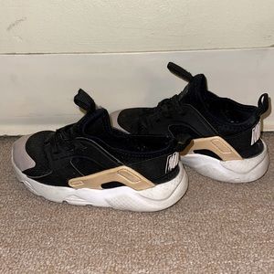 Little Girl Nike Huaraches